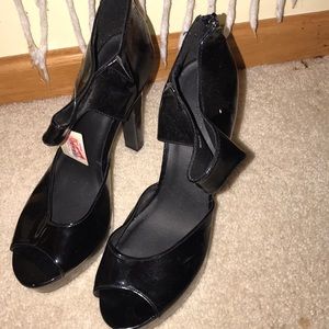 Black High-heal shoes.